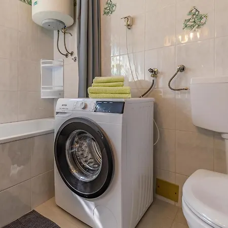 Cozy In With Kitchen Apartman *