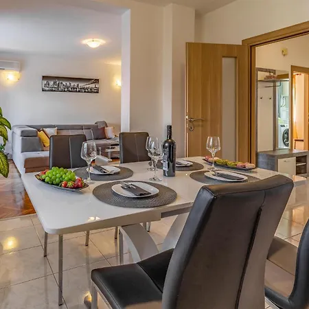 Apartment Cozy In With Kitchen *